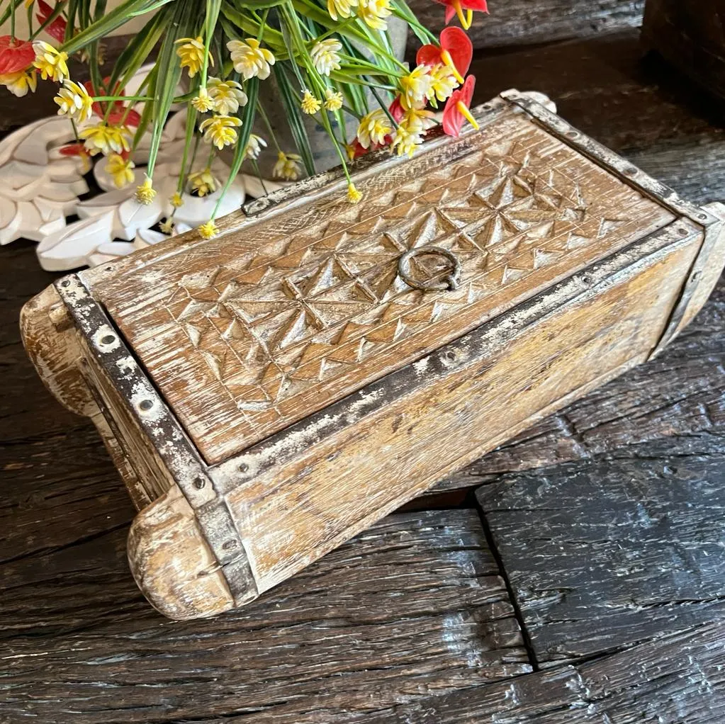 Fazeen : Carved box