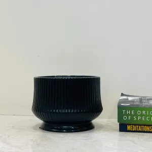 Glossy Black Ribbed Ceramic Planter – Modern Indoor Decor