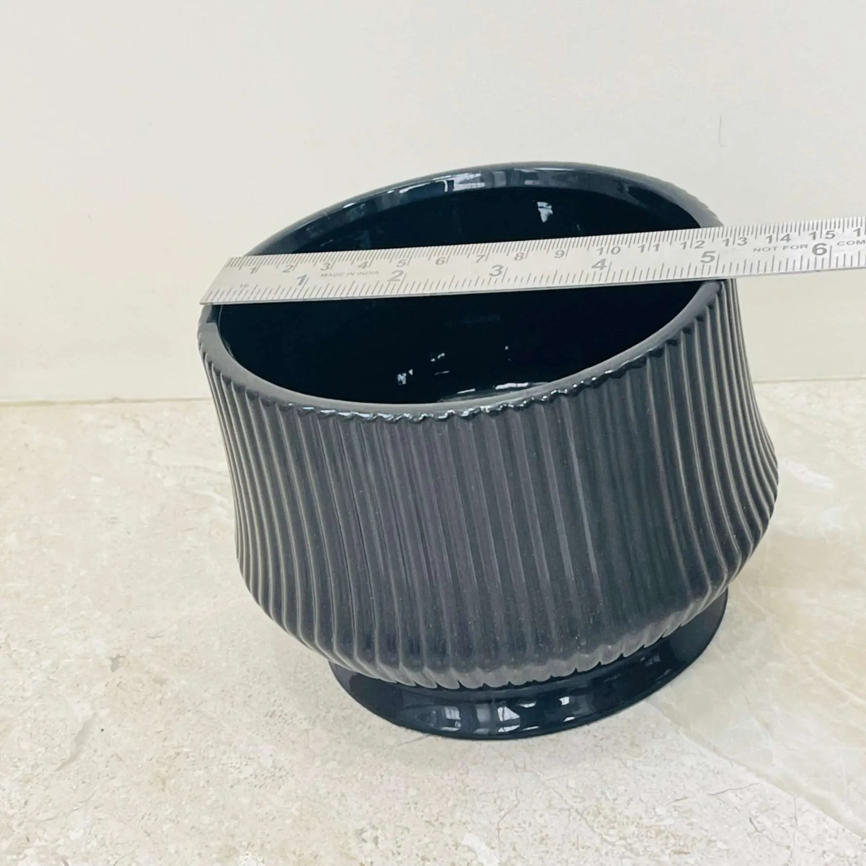 Glossy Black Ribbed Ceramic Planter – Modern Indoor Decor