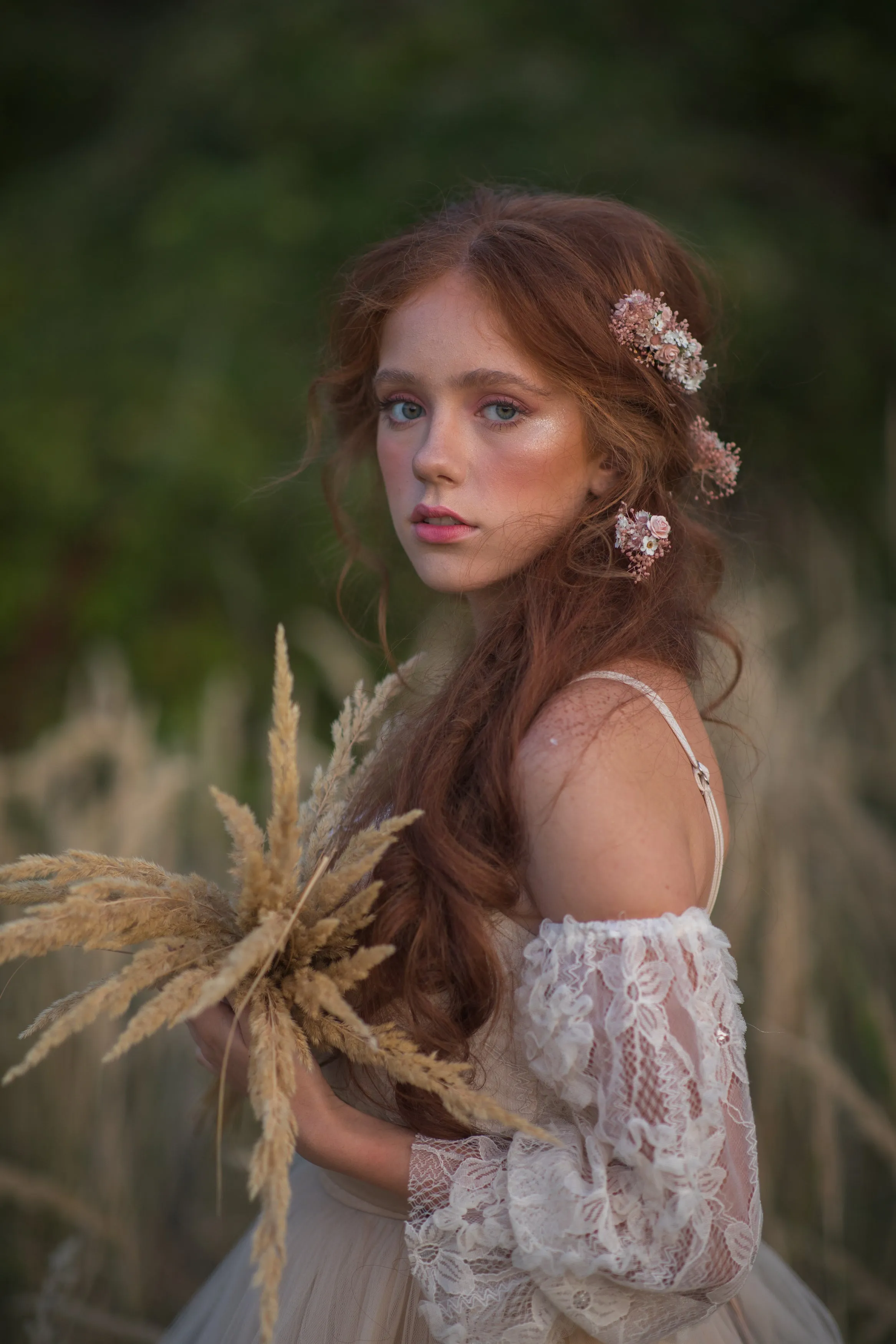 Romantic dried flower comb and pins