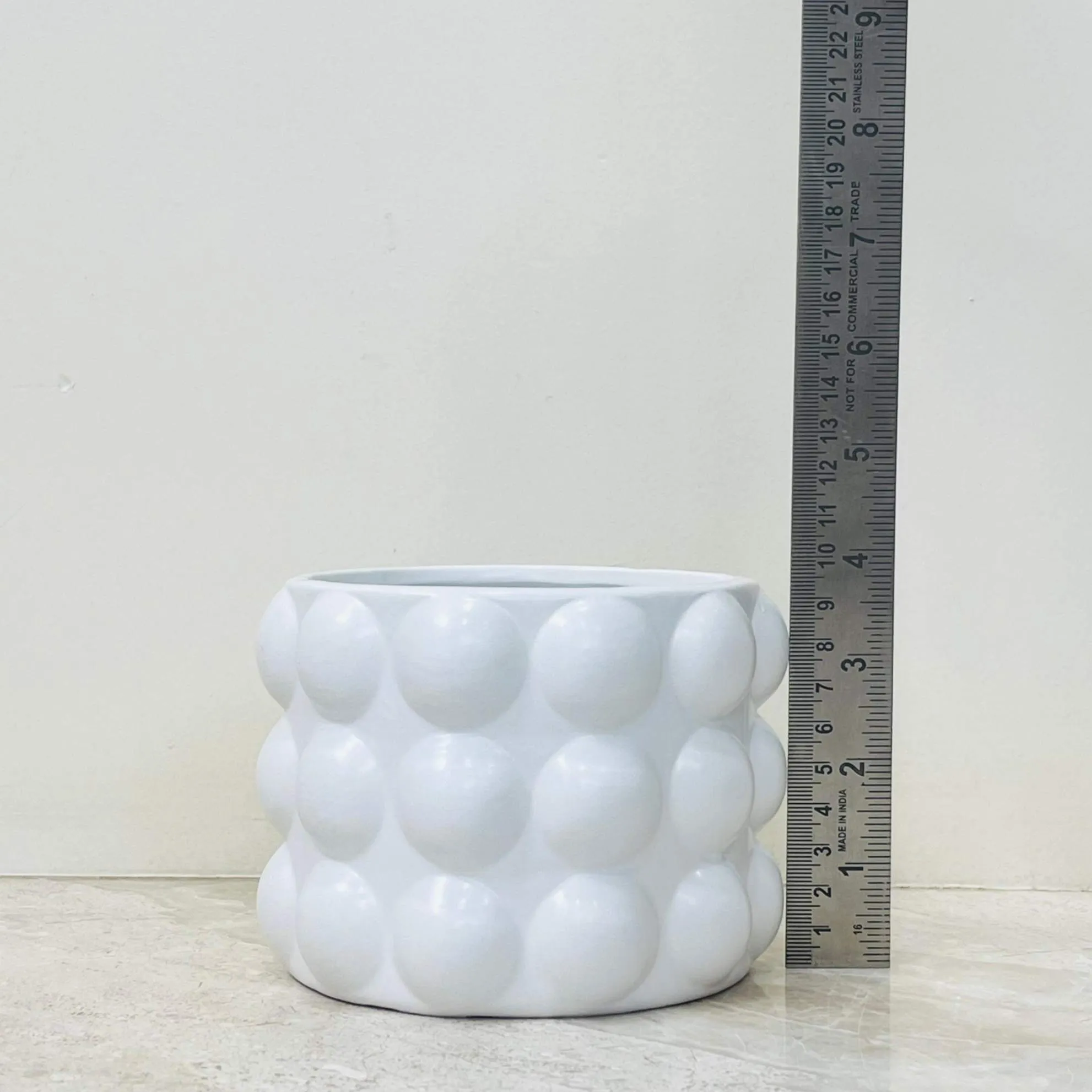 White Bulbous Ceramic Planter – Modern Organic Shape for Indoor Plants